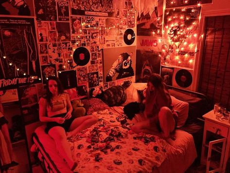 Vintage Aesthetic Bedroom Ideas 90s, Punk Rock Bedroom Aesthetic, Red Grunge Bedroom, Metal Head Room Ideas, 80s Rock Room Aesthetic, Rockstar Girlfriend Aesthetic Bedroom, Alt Girl Bedroom, Rockstar Bedroom Aesthetic, Rockstar Room Aesthetic