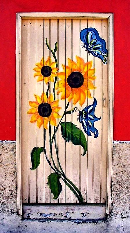 Door And Flowers Painting, Door Art Ideas, Draw Flowers, Painted Door, When One Door Closes, Door Art, Fence Art, Cool Doors, Old Doors