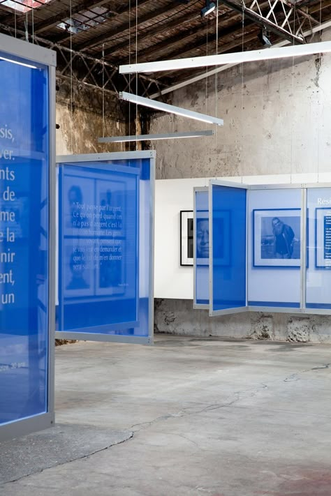 Médecins du Monde exhibition fights for the invisible and punches through the viewer - News - Frameweb Mises En Page Design Graphique, Exhibition Display Design, Museum Exhibition Design, Viborg, Exhibition Ideas, Photography Exhibition, Exhibition Stand Design, Exhibit Design, Exhibition Display