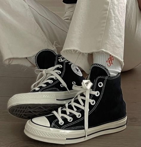 High Cut Shoes, Sneaker Ideas, Converse 70s, Converse Aesthetic, Black And White Converse, Estilo Emo, Black Chucks, Vintage Socks, Sneakers And Socks