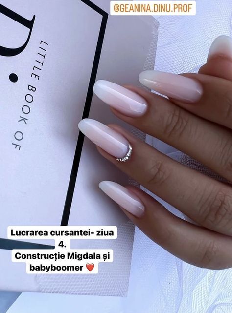 Slim Nails Design, Nails Slim, Slim Nails, Oval Nails Designs, Euphoria Nails, Bridal Nails Designs, Wow Nails, Model Nails, Girly Acrylic Nails