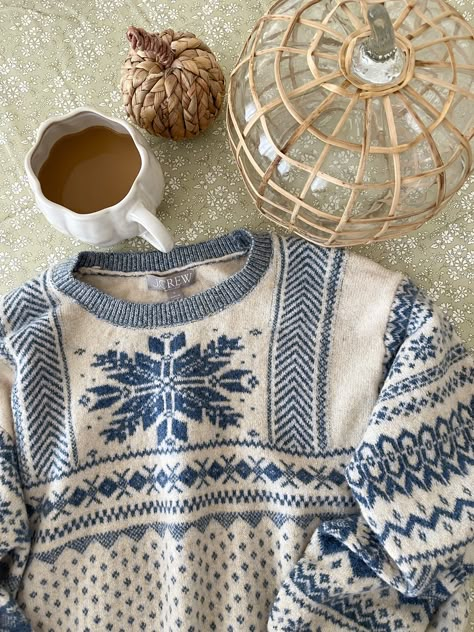 Fair Isle Knitting Sweater, Cool Sweater Designs, Casual Winter Fair Isle Knitting Pattern, Winter Nordic Style Knit Sweater, Christmas Sweaters Aesthetic, Fair Isle Sweater Outfit, Cozy Fit Fair Isle Sweater, Nordic Winter Knitted Cardigan, Iceland Sweater