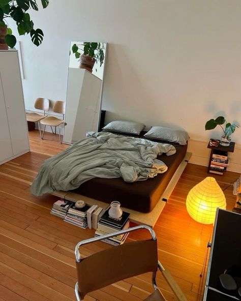 Mirror Chair, Messy Bedroom, Plants Interior, Bedroom Ideas Aesthetic, Bed Lamp, Anime Decor, Minimalist Room, Dream Room Inspiration, Room Setup