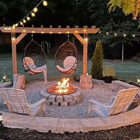 Outdoor Fire Pit Area, Koti Diy, Outdoor Fire Pit Designs, Diy Backyard Patio, Fire Pit Landscaping, Backyard Remodel, Backyard Inspiration, Have Inspiration, Backyard Inspo