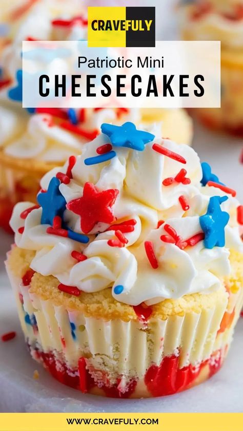 Patriotic Mini Cheesecakes – Cravefuly Golden Oreo, Mini Cheesecakes, Vegetarian Cheese, Oreo, Delicious Desserts, Cream Cheese, Cheesecake, Cake Decorating, Favorite Recipes