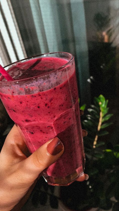 Aesthetic Smoothie Pictures, Smoothie Asethic, Smoothie Aesthetic Photo, Healthy Juice Aesthetic, Smoothie Asthetic Picture, Cochineal Aesthetic, Fruit Smoothie Aesthetic, Healthy Drinks Aesthetic, Juices Aesthetic