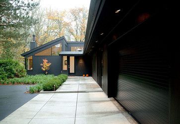 Contemporary Exterior design by Portland Architect Giulietti Schouten Architects Black Exterior House Colors, Trim Exterior House, Black Trim Exterior, Black Trim Exterior House, Black Home Exterior, Black Metal Roof, House Contemporary, Black Houses, Contemporary House Exterior