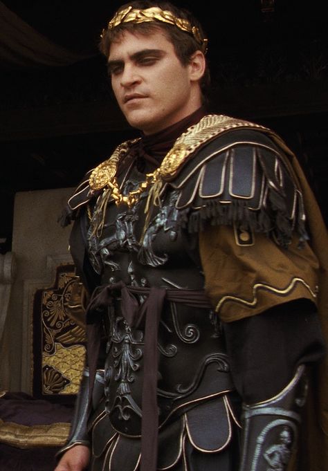 Joaquin Phoenix as Commodus in Gladiator, 2000 Joaquin Phoenix Gladiator, Commodus Gladiator, Gladiator Aesthetic, Gladiator 2000, Gladiator Movie, Roman Gladiators, Roman Armor, Roman Costume, Roi Arthur