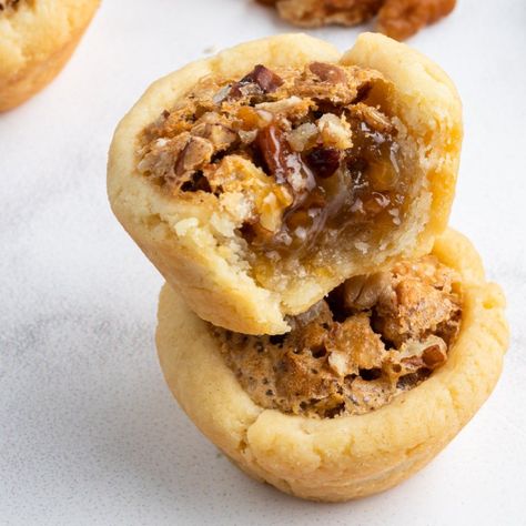 Pecan Tassie Recipe, Holiday Recipe Ideas, Tassies Recipe, Pecan Tassies, Mini Pecan Pies, Pecan Pies, Pecan Tarts, Pecan Recipes, Holiday Cooking