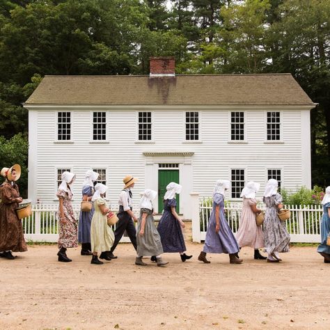 With buildings from far across New England, Old Sturbridge Village has collected and preserved the history of life in the early 1800s. Old Sturbridge Village, New England Usa, Sturbridge Village, Living History Museum, Colonial History, Salem Massachusetts, Century Dress, Salem Ma, Colonial America