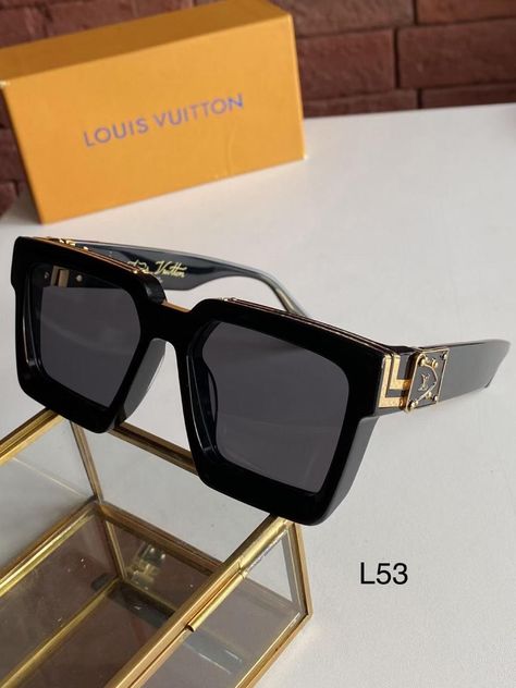 Sunglass Photography, Vintage Versace Sunglasses, Pretty Sunglasses, Eyes Glasses, Blessed Wednesday, Designer Shopping, نظارات شمسية, Luxury Belts, Cute Glasses