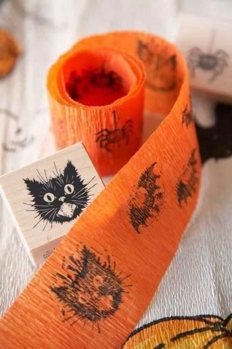 Vintage Halloween Crafts, Paper Halloween Decorations, Vintage Halloween Party, Hallowen Ideas, Paper Halloween, Halloween Paper Crafts, Decor Books, Adornos Halloween, Halloween Tattoo