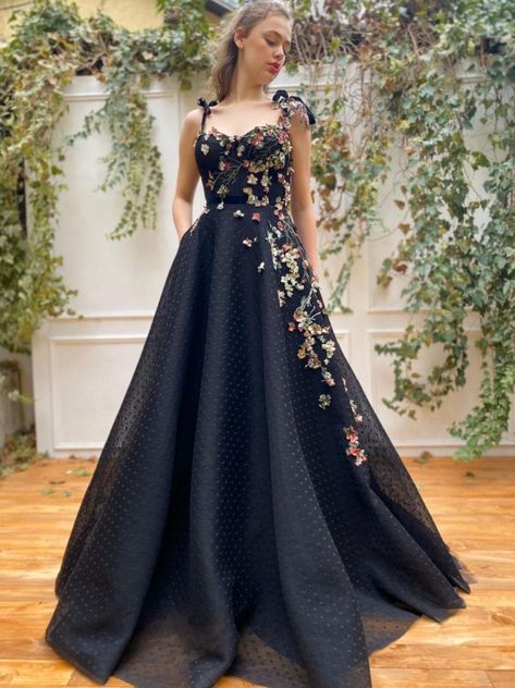 Black Flower Dress, Flower Prom Dress, Spaghetti Strap Prom Dress, Tulle Flowers, Red Dress Women, Prom Dress Inspiration, Pretty Prom Dresses, Fancy Dress Design, Red Prom Dress