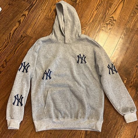 Grey Ny Sweatshirt Size Medium Never Worn!! Brand New Great Condition Perfect For Summer/ Fall And Really Cozy And Comfy! Clemson Sweatshirt, Yankees Hoodie, Free People Romper, Tie Front Cardigan, Rayon Pants, Ny Yankees, Leather Mary Janes, Clothes Ideas, Mini Boden