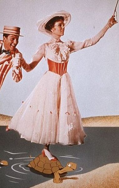 Mary Poppins Disfraz, Julie Andrews Mary Poppins, Mary Poppins Jolly Holiday, Mary Poppins Movie, Foto Muro Collage, Mary Poppins Costume, Mary Poppins 1964, Julie Andrews, Jolly Holiday