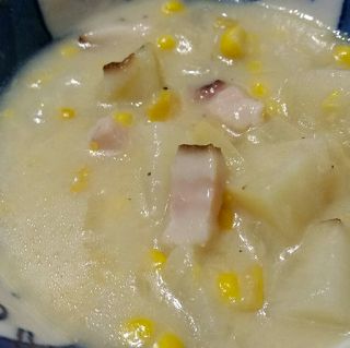 Corn Chowdah Hawaiian Dishes, Corn Chowder Recipe, Canned Meat, Chowder Recipe, Hearty Soup, Creamed Corn, Hawaiian Food, Chowder Recipes, Corn Chowder