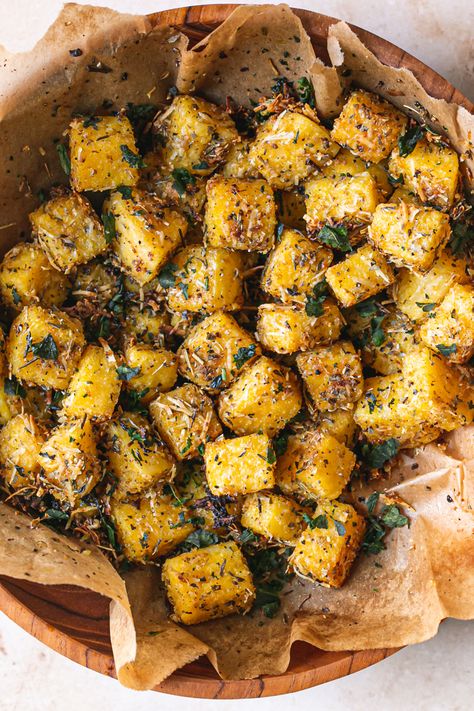 Easy Polenta, Polenta Croutons, Crispy Polenta, Crouton Recipes, Dinner Party Dishes, Polenta Recipes, Vegan Parmesan Cheese, Homemade Condiments, Italian Spices