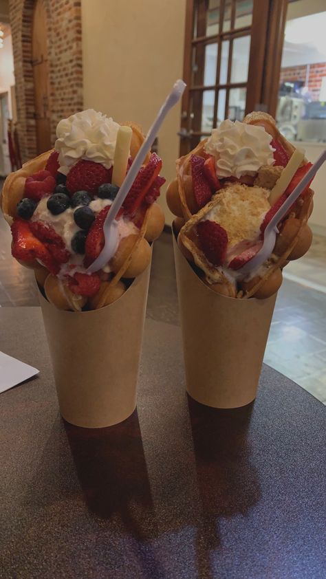 Bubble Waffle Ice cream Bubble Waffle Ice Cream, Cheesecake Factory Louisiana Chicken Pasta, Big Snacks, Waffle Ice Cream, Bubble Waffle, Unhealthy Snacks, Food Babe, Sweet Snacks Recipes, Unhealthy Food