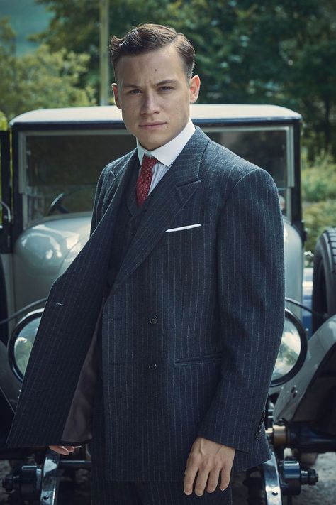 Peaky Blinders haircut: What to ask the barber Michael Peaky Blinders, Peaky Blinders Haircut, Peaky Blinders Hair, Chicago Mafia, Bart Styles, Peaky Blinders Merchandise, Michael Gray, Finn Cole, Peaky Blinders Series