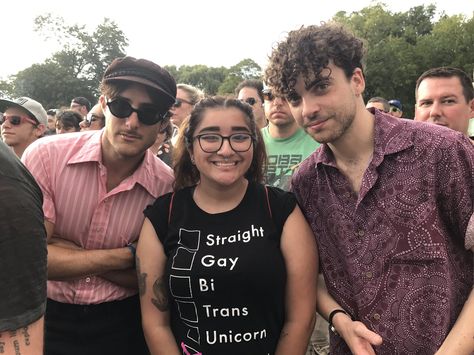 Zac and Taylor with a fan Paramore After Laughter, Paramore Hayley, Alan Ashby, Hayley Paramore, Mayday Parade Lyrics, Taylor York, Jack Barakat, Paramore Hayley Williams, The Amity Affliction