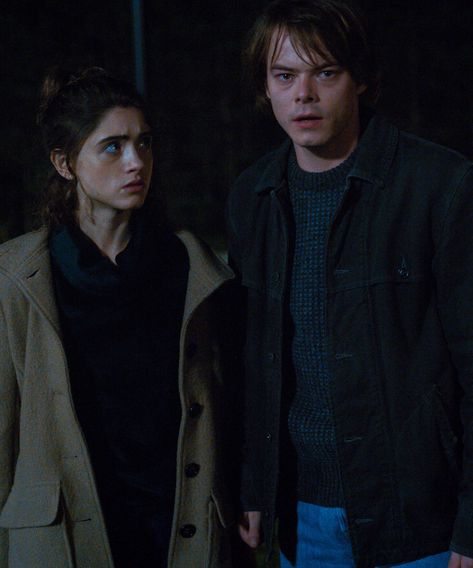 Stranger Things Natalia Dyer, Nancy Wheeler Stranger Things, Jonathan And Nancy, Stranger Things Halloween Party, Celebrity Inspired Outfits, Brown Wool Coat, Jonathan Byers, Stranger Things Halloween, Natalia Dyer