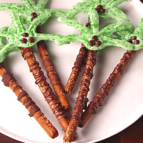 Palm Tree Pretzel Rods, Hawaiian Pretzel Rods, Palm Sunday Snack Ideas, Tree Pretzels, Pretzels Recipe, Moana Birthday, Luau Birthday, Green Food Coloring, Palm Sunday