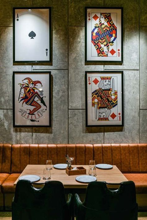 Restaurant Interior Design Creative, Small Restaurant Interior, Restaurant Interior Design Ideas, Start A Restaurant, Hanging Pictures On The Wall, Small Restaurant Design, Starting A Restaurant, Restaurant Pictures, Pub Design