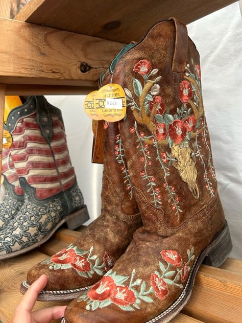 Feminine Cowboy Boots, Painted Cowboy Boots, Cowgirl Boots Aesthetic, Cowboy Boots Aesthetic, Cute Cowboy Boots, Boots Aesthetic, 3 Aesthetic, Cute Cowgirl Boots, Cowgirl Aesthetic