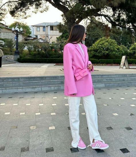 Outfits Con Americana, Touch Of Pink Outfit, Pink Handbag Outfit, Pink Dress Outfit Casual, Pink Blazer Outfit, Preppy Chic Outfits, Fitness Wear Outfits, Model Outfit, Outfits Petite