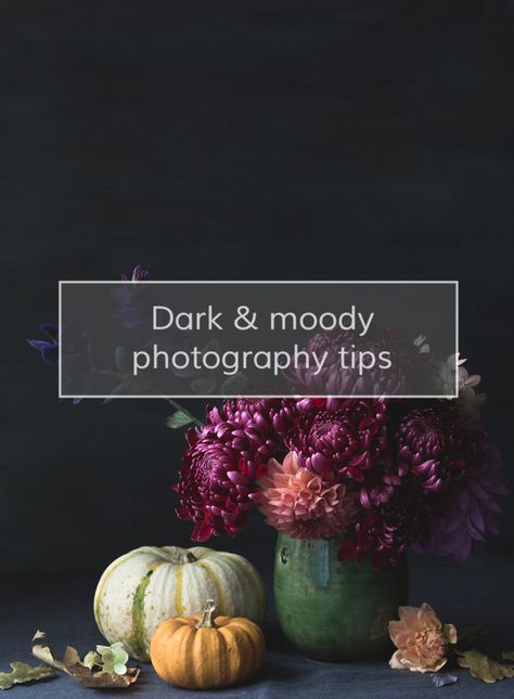 How To Take Moody Photos, Low Key Still Life Photography, Moody Flower Photography, Still Life Images Photography, Low Light Photography Ideas, Dark Floral Arrangements, Food Fotographie, Photo Prop Ideas, Moody Images