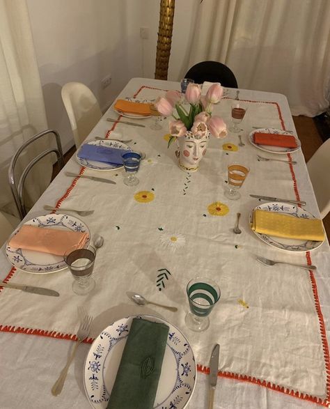 Supper Club Table Decor, Ideas Cenas, Club Table, S Table, Supper Club, London Instagram, Colorful Table, Small Decor, Table Decor