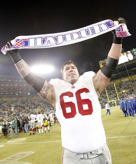 "Croatian giant" David Diehl celebrating NY Giants Superbowl win with Hajduk Split scarf Croatian Style, Hajduk Split, New York Giants Football, Giants Football, G Man, Ny Giants, World Of Sports, New York Giants, Green Bay Packers