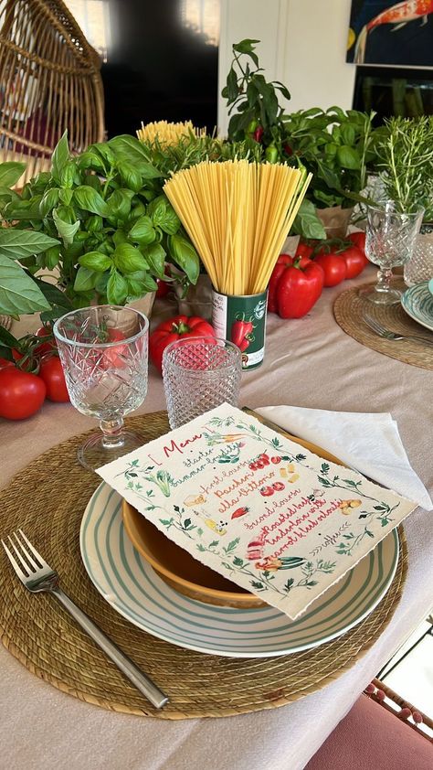 Italy inspired table set decor Pasta Table Decoration, Italian Theme Dinner Party Table Settings, Italian Inspired Birthday Party, Dinner Party Summer Table Settings, Italian Dinner Party Wedding, Italian Inspired Table Setting, Pasta Night Table Setting, Italy Table Decorations, Italian Dinner Setting