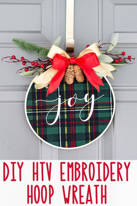 Embroidery Hoop Christmas Wreath - Easy DIY Christmas Craft #wreaths #wreathsofinstagram #wreath #homedecor #christmasdiy #christmaswreath Embroidery Hoop Christmas Wreath, Hoop Christmas Wreath, Embroidery Hoop Christmas, Embroidery Hoop Wreath, Outdoor Christmas Diy, Christmas Garden Decorations, Christmas Wreaths Diy Easy, Cheap Christmas Diy, Embroidery Hoop Crafts