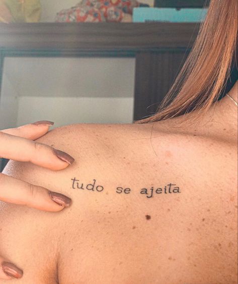 Tatuagem frase, letra máquina de escrever  Tudo se ajeita  #tattoo #tatuagem #tatuagemfrase #tatuagemtudoseajeita Fish Tattoos, Jesus Fish Tattoo, Tattoo Quotes, Tattoos