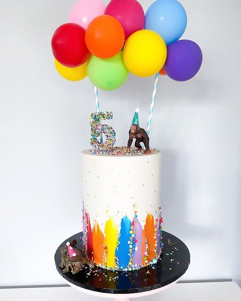 Posh Little Bakes on Instagram: “🐒 F I V E 🎈  The one and only lockdown cake, a team effort by me and my big five year old! He loved helping out for a change and his…” Hi Five Cake Ideas, High Five Cake Ideas, 6th Birthday Cakes Boys, Hi 5 Birthday Cake, Birthday Cake 5 Boy, Hi Five Birthday Cake, Cake For 5 Year Boy, Fifth Birthday Cake, Boy Cakes