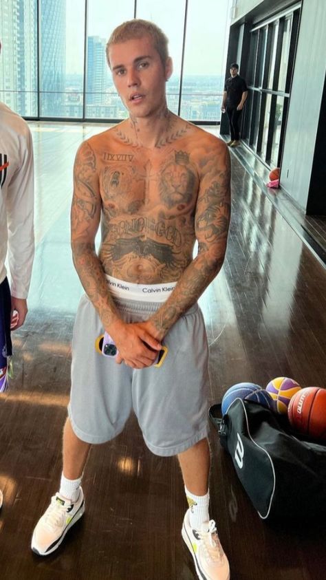 Justin Beiber Tattoo, Justin Bieber Tattoos, Justin Bieber Photoshoot, Justin Baby, Justin Bieber Outfits, Justin Bieber Style, Justin Bieber Images, Male Celebrity, Justin Bieber Photos