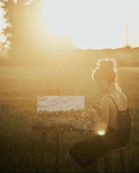 Senior Pictures Art Student, Senior Picture Ideas Painting, Outdoor Artist Photoshoot, Painter Photoshoot Ideas, Artist Photoshoot Outdoor, Artist Senior Pictures, Painting Photoshoot Ideas, Painting Photoshoot, Job Photography