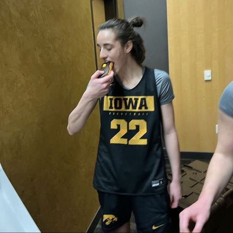 Clark The Shark, Iowa Basketball, College Basketball Players, Basketball Girlfriend, Basketball Baby, Iowa Hawkeye, Future Girlfriend, Caitlin Clark, Sport Player