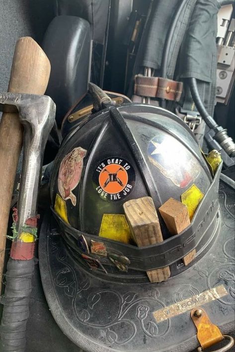 Firefighter Gear Tools, Forestry Firefighter, Fire Dept Decor, Firefighter In Action, Fire Country, Fire Medic, Firefighter Photography, Wildland Firefighter Gear, Fdny Firefighters