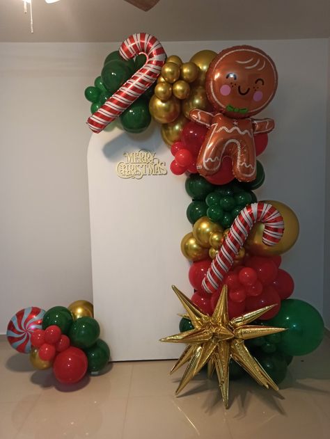 New Year Balloon Decoration, Gold Wedding Reception Tables, Birthday Edits, Teen Christmas Party, Christmas Party Backdrop, Gold Wedding Reception, Party Planning Business, Christmas Balloon Decorations, Office Christmas Party