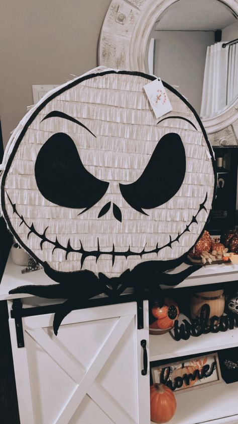 Halloween Diy Pinata, Jack Skellington Pinata, Jack Skellington Piñata, Nightmare Before Christmas Pinata, Jack Skellington Birthday Party Ideas, Rory Birthday, Piñata Halloween, Halloween Piñatas, Halloween Pinata