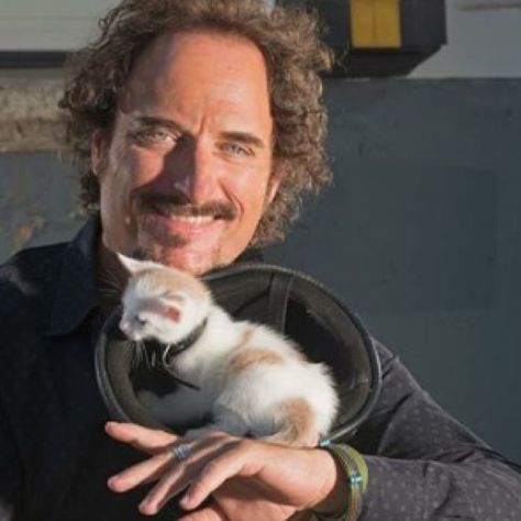 Nothing sexier than a sexy man with a kitten Tig Trager, Anarchy Quotes, Kim Coates, Sons Of Anarchy Motorcycles, Sons Of Anarchy Samcro, Tommy Flanagan, Ron Perlman, Jax Teller, Silly Cats Pictures