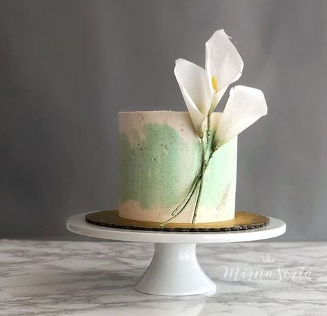 Calla Lillies Wedding, Calla Lily Cake, Black Calla Lily, Wafer Paper Flowers, Sweet 16 Cakes, 16 Cake, Watercolor Cake, Birthday Cake Decorating, Wedding Cake Designs