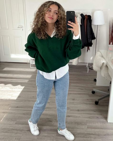 Green Tennis Shoes Outfit, Stansmith Adidas Outfit, Adidas Outfit Women, Fit Checks, Tennis Shoes Outfit, Adidas Outfit, Yes Or No, Wardrobe Ideas, Green Outfit