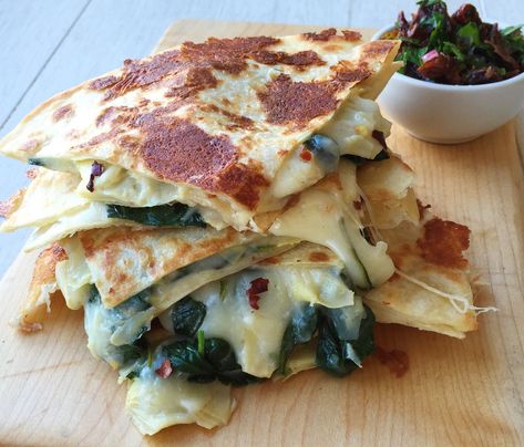 Cheesy Spinach-Artichoke QuesadillasDelish Quesadilla Fillings, Easy Quesadilla, Quesadilla Recipes Easy, Easy Fall Dinners, Diner Recept, Quesadilla Recipes, Cheesy Recipes, Spinach Artichoke, Fall Dinner