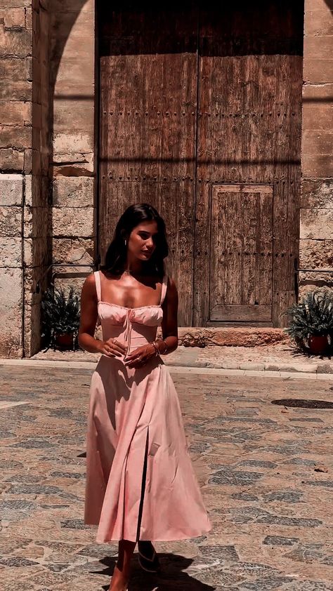 Summer Fits Aesthetic, European Summer Outfits, Europe Outfits, Cocktail Dress Wedding, Italy Outfits, Spring Fits, Elegante Casual, Feminine Outfit, Looks Style