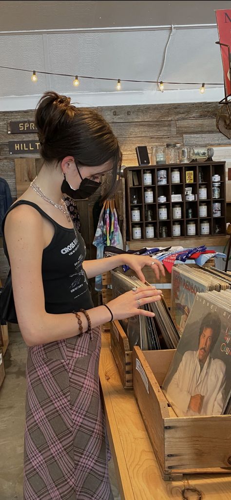 Grocery Pictures Aesthetic, City Office Aesthetic, Downtown Girl Aesthetic Clothes, Downtown Aesthetic Outfit, Downtown Girl Aesthetic Outfits, Kate Brock, Downtown Girl Aesthetic, Downtown Aesthetic, Rockstar Gf