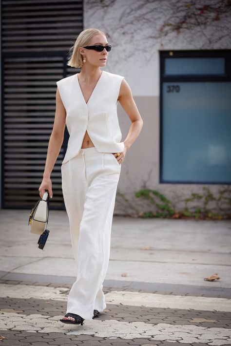 The Australian Fashion Week Resort 2023 Street Style Outfits To Shop Australian Fashion Week, Fashion Week 2022, Street Style Shop, Tokyo Fashion Week, Total White, Australia Fashion, Led Fashion, Scandinavian Fashion, Moda Paris