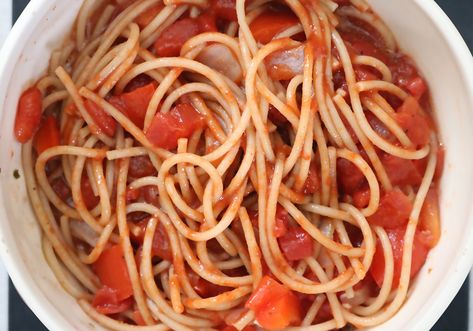 Spaghetti For One Person, Spaghetti For One, Spaghetti For Two, Recipe For One Person, Skillet Spaghetti, Food Spaghetti, One Person Meals, Easy Meals For One, Nutritional Yeast Recipes